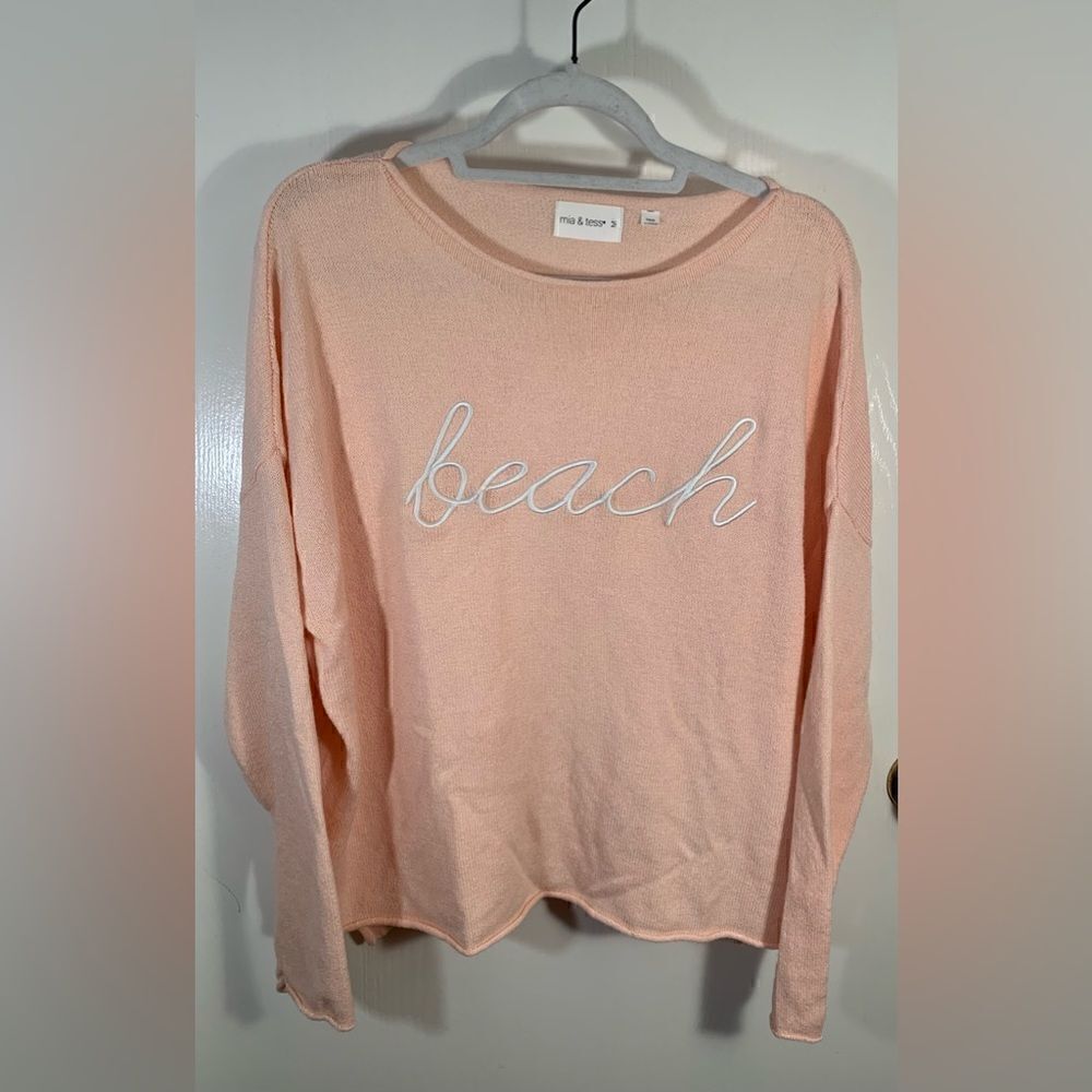 Mia & Tess GUC light pink “beach” embroidered lightweight sweater Size medium